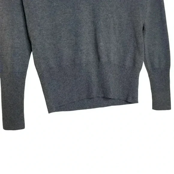 Banana Republic Luxury Blend Cashmere Silk Grey V-Neck Sweater Size Small - Picture 2 of 6